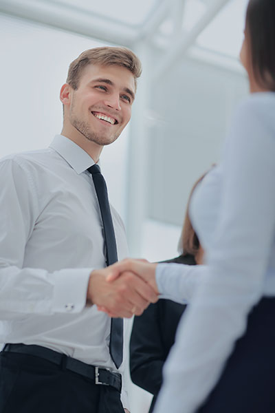 Tom Smyth provides training programmes and workshops to increase productivity whilst developing individual and team wellbeing